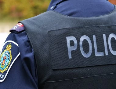 ΗΠΑ: Δείτε τη στιγμή που δύο άνδρες στήνουν ενέδρα σε 31χρονο και τον εκτελούν στη μέση του δρόμου (βίντεο)